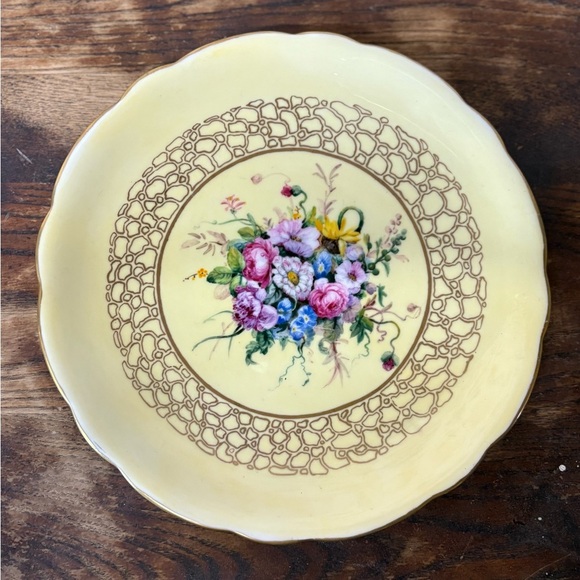 Vintage Floral Decorative Plate with Scalloped Edge - Picture 1 of 7